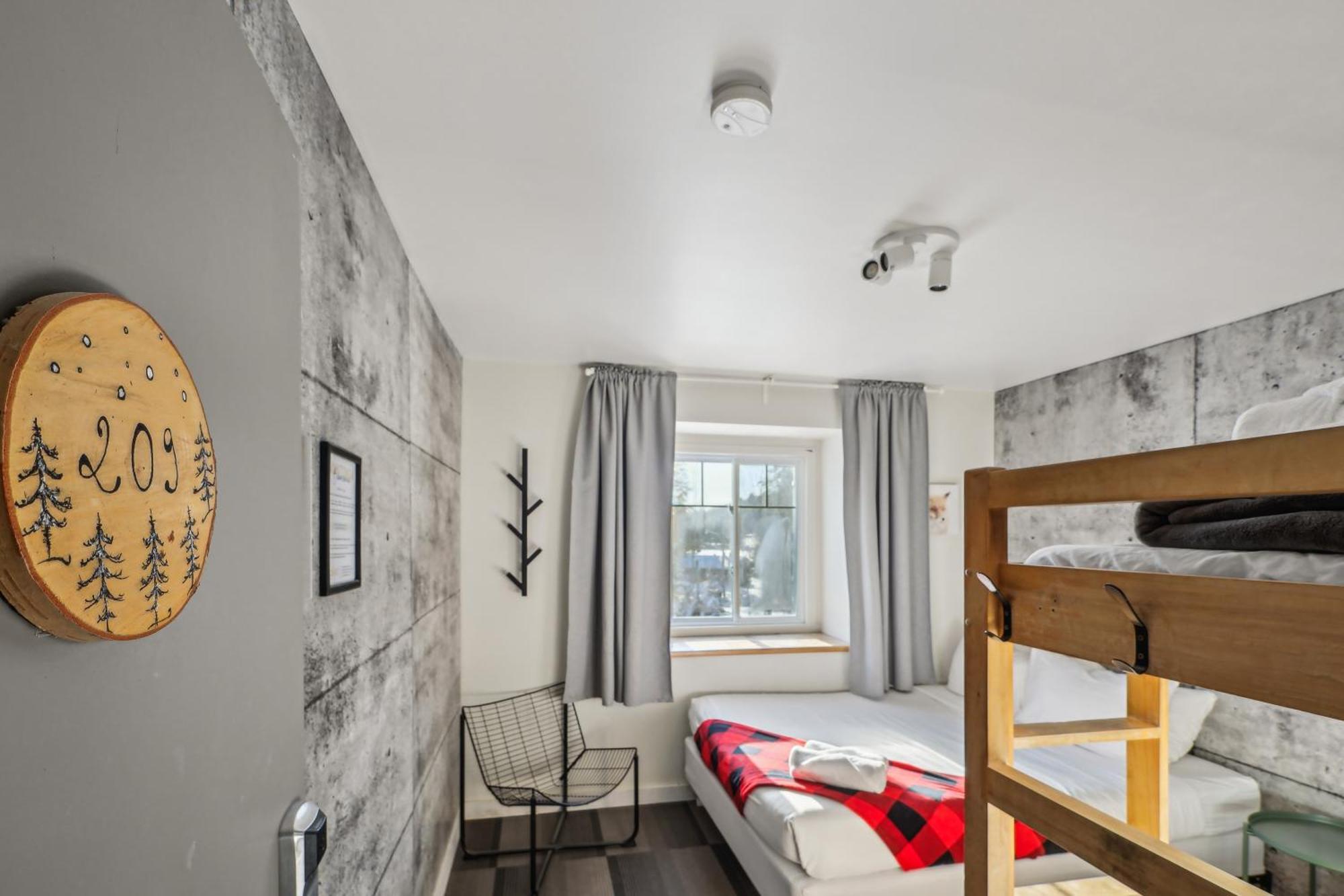 Hostel Manitonga *