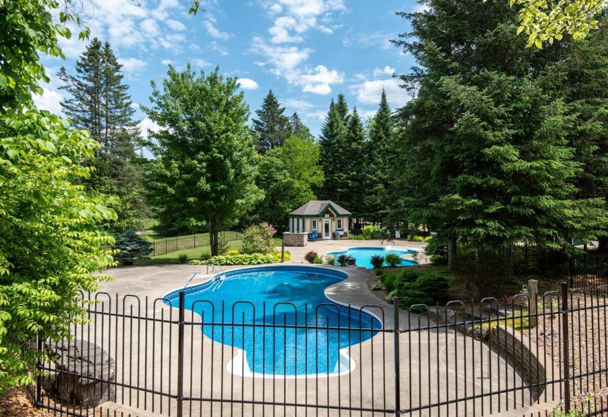 Townhouse On The Golf W Pool Access -aiglon 1717 *