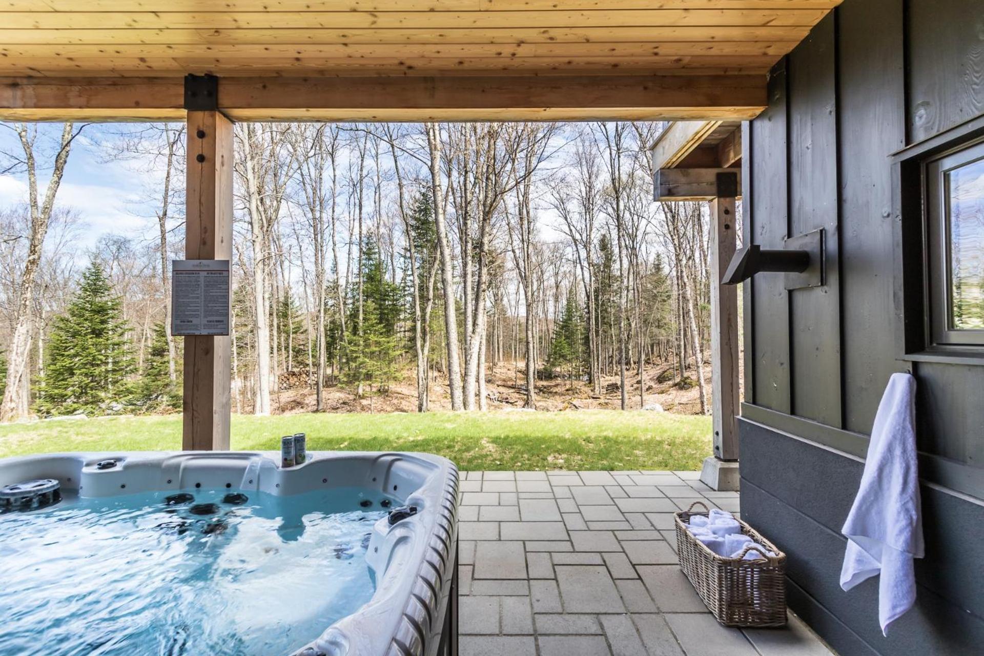 Chalet Trappeur Luxury Retreat With Hot Tub *