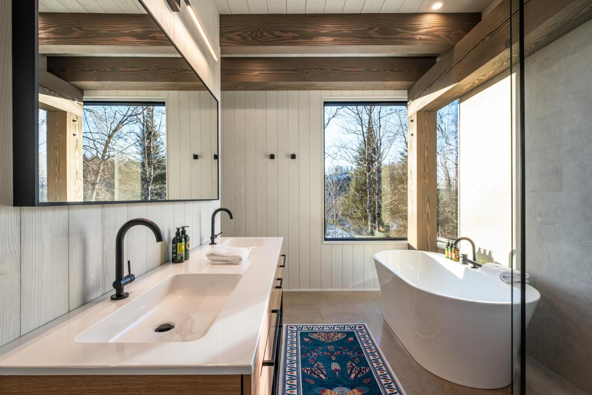 New! Lagom Tyst 7 Bedroom Hot Tub Near Chalet *