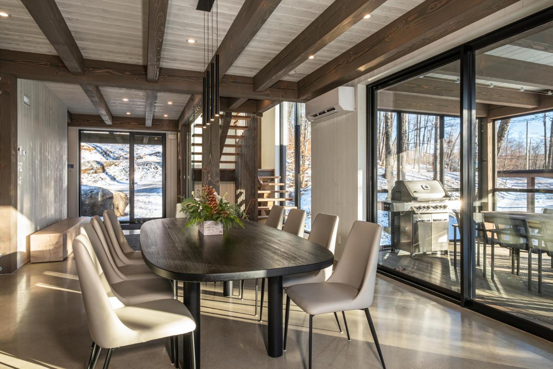 Chalet New! Lagom Tyst 7 Bedroom Hot Tub Near Mont-Tremblant