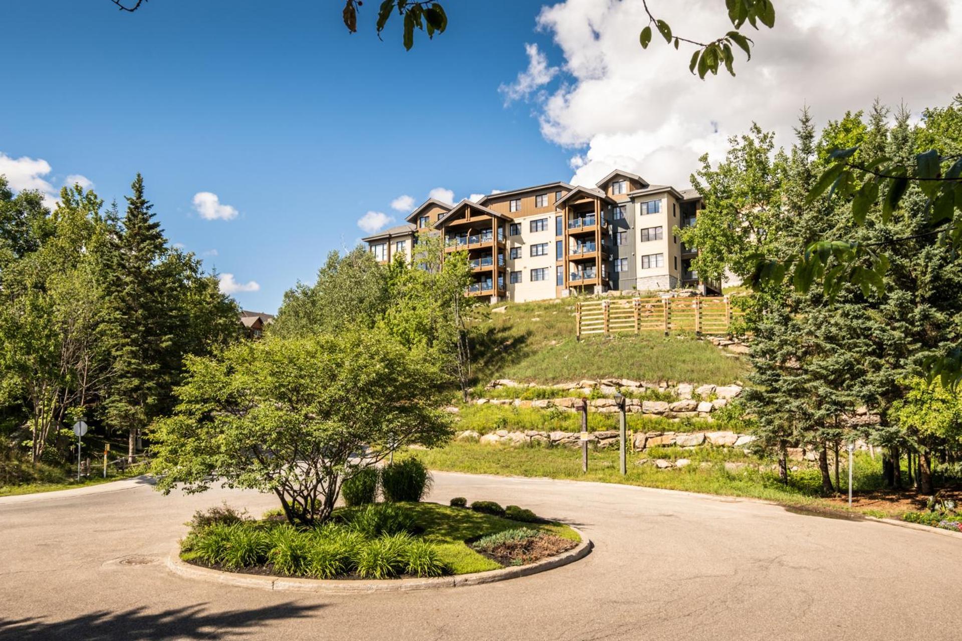 Apartment Horizon 305 Luxurious & Modern Ski-in Ski-out Village View Mont-Tremblant