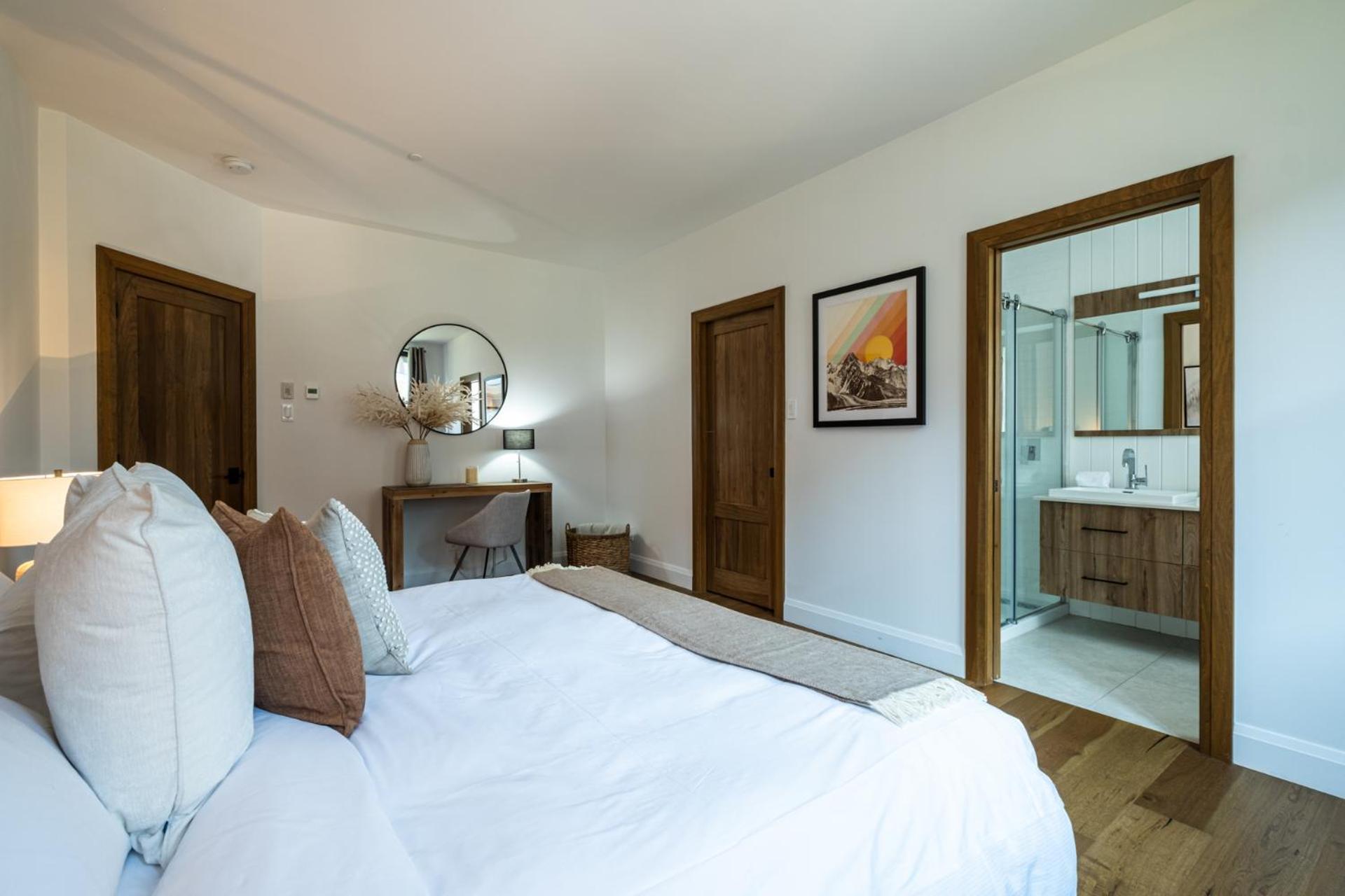 Horizon 305 Luxurious & Modern Ski-in Ski-out Village View * Mont-Tremblant