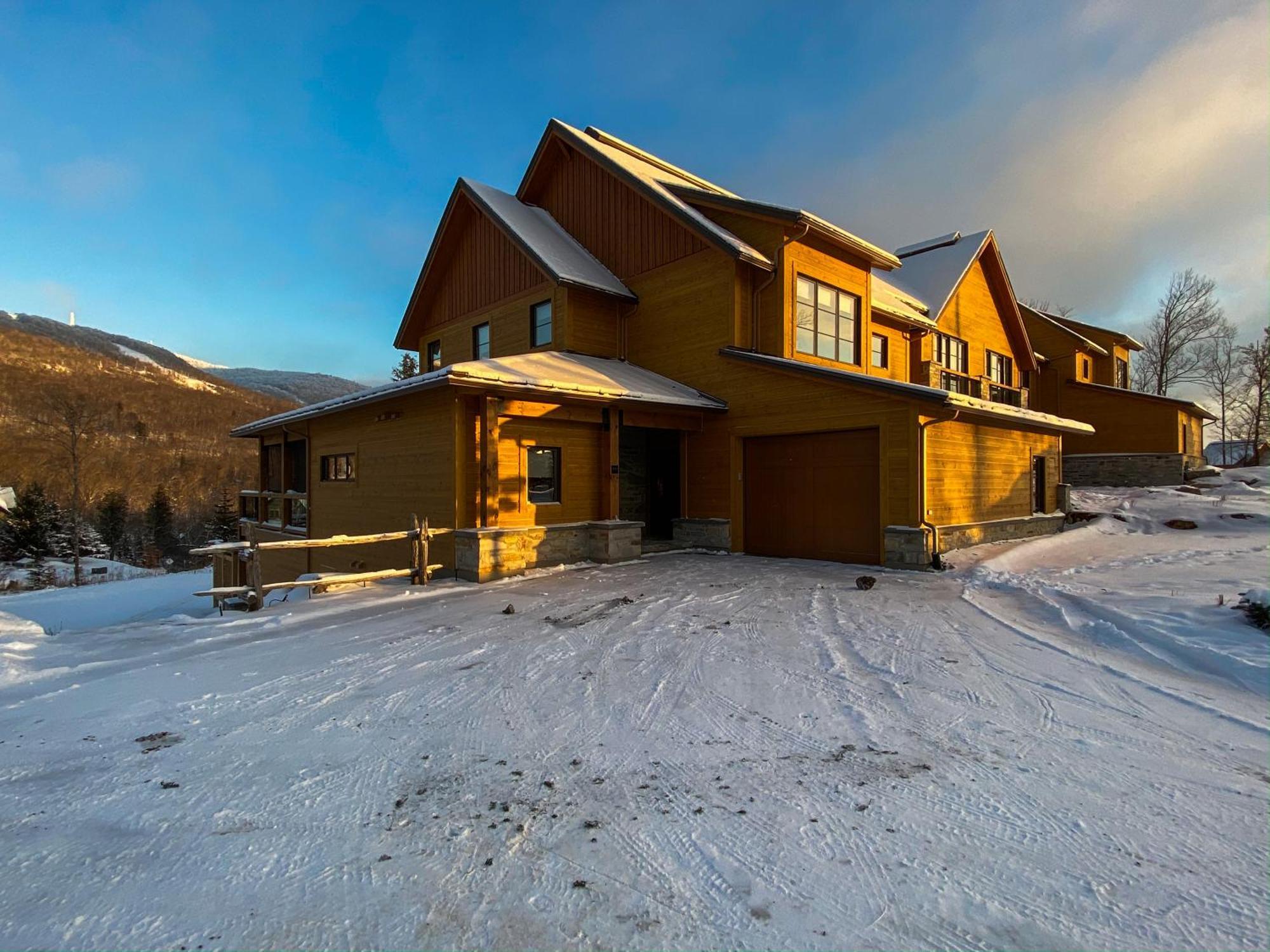 Havre Des Skieurs 111 Luxurious & Modern Direct Ski-in Ski-out Chalet