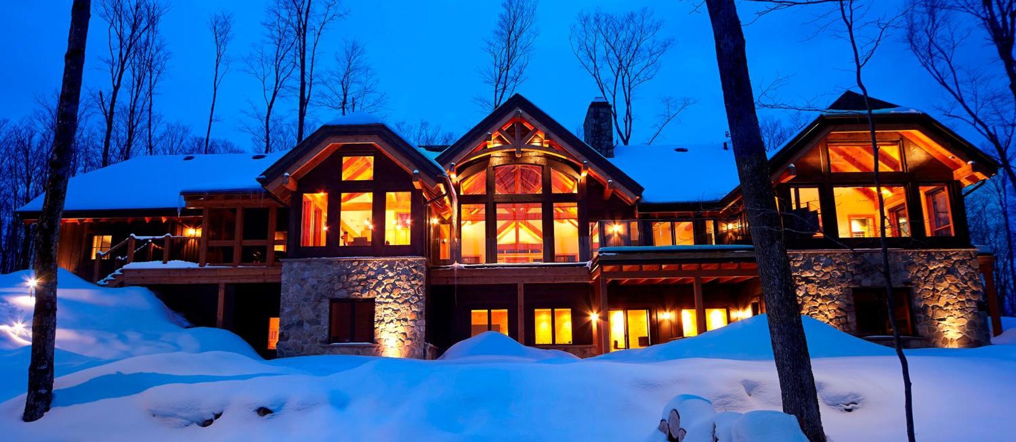 Chalet Grand Foret Luxurious With Hot Tub And Outdoor Firepit
