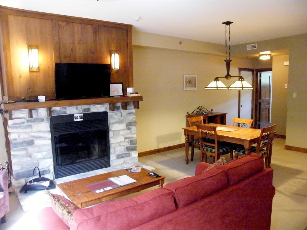 Tremblant Les Eaux - Location Adp Apartment