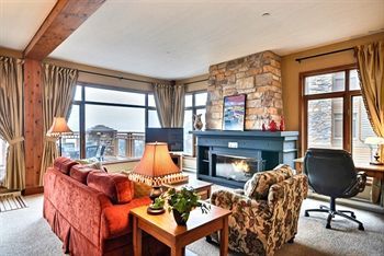 Laltitude Tremblant Sunstar Hotel