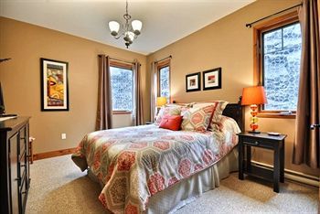 Hotel Laltitude Tremblant Sunstar 4*
