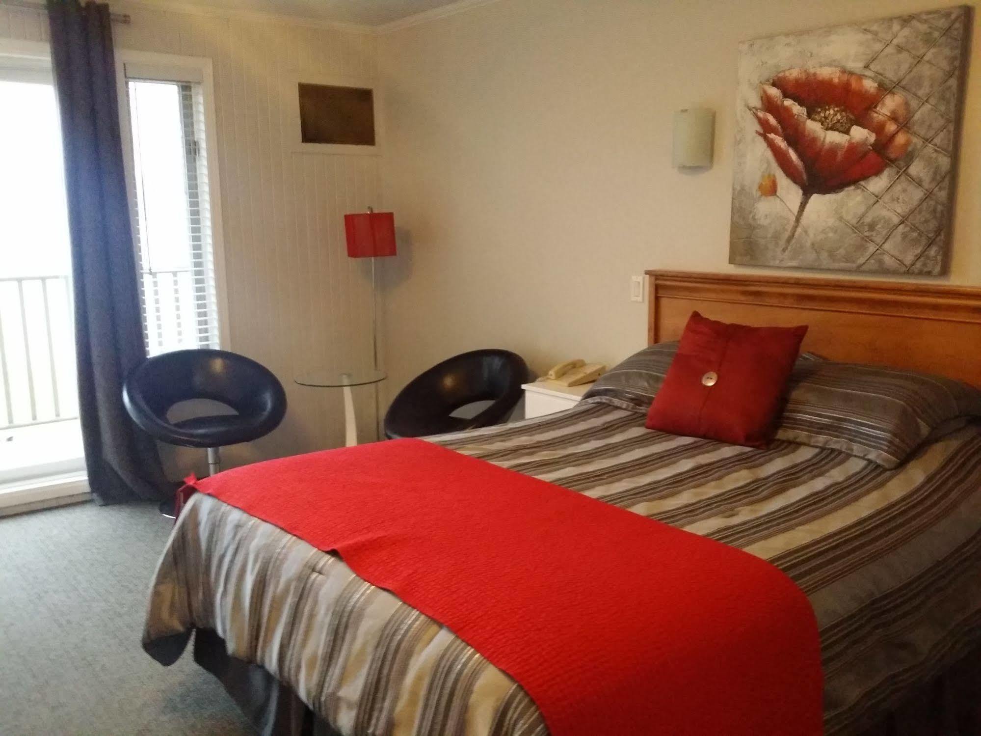 Inn La Porte Rouge 3*