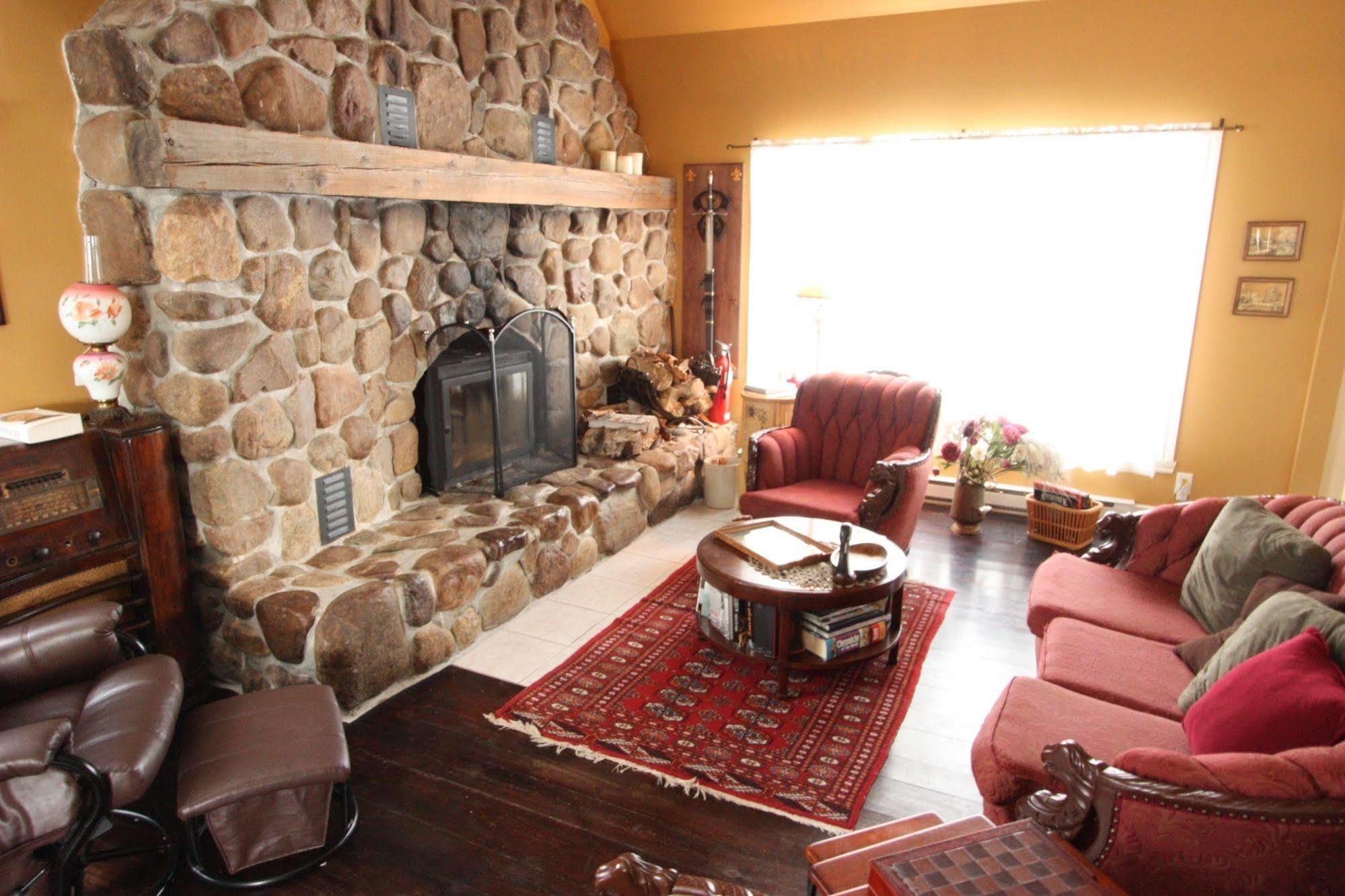 Le Pimbina Bed & Breakfast