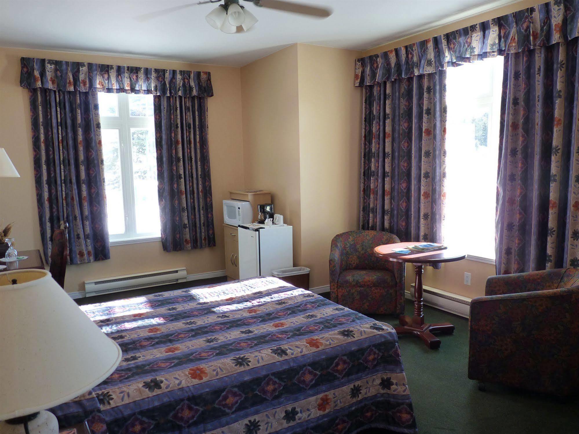 Le Saint Faustin Hotel 3*
