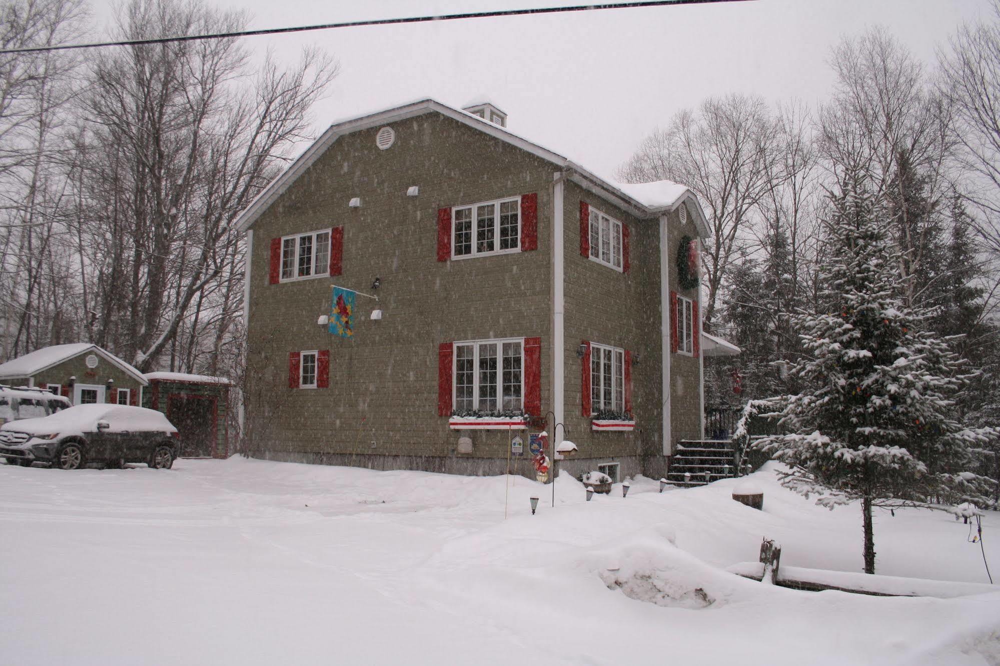 La Chaumiere De L'anse Bed & Breakfast 4*
