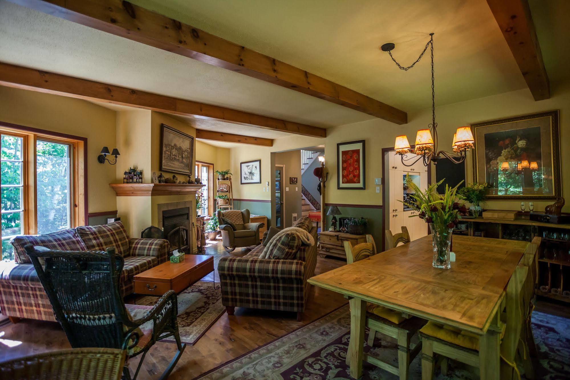 La Chaumiere De L'anse Bed & Breakfast 4*