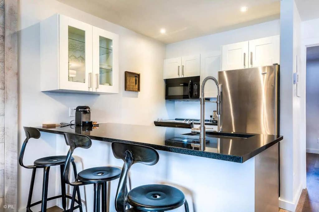 Amazing Lakemountain View 5min To Tremblant439 Holiday home Mont-Tremblant