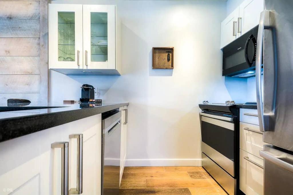 Holiday home Amazing Lakemountain View 5min To Tremblant439