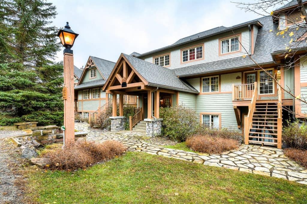 Les Falaises Tremblant - Inout W2bdrs Holiday home