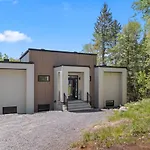 Luxurious Villa Tremblant 4 Bdrs W Hot Tub B85