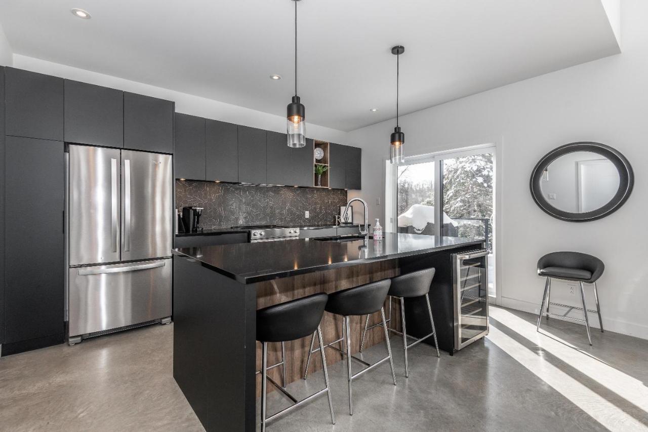 Luxurious Tremblant 4 Bdrs W Hot Tub B85 Chalet