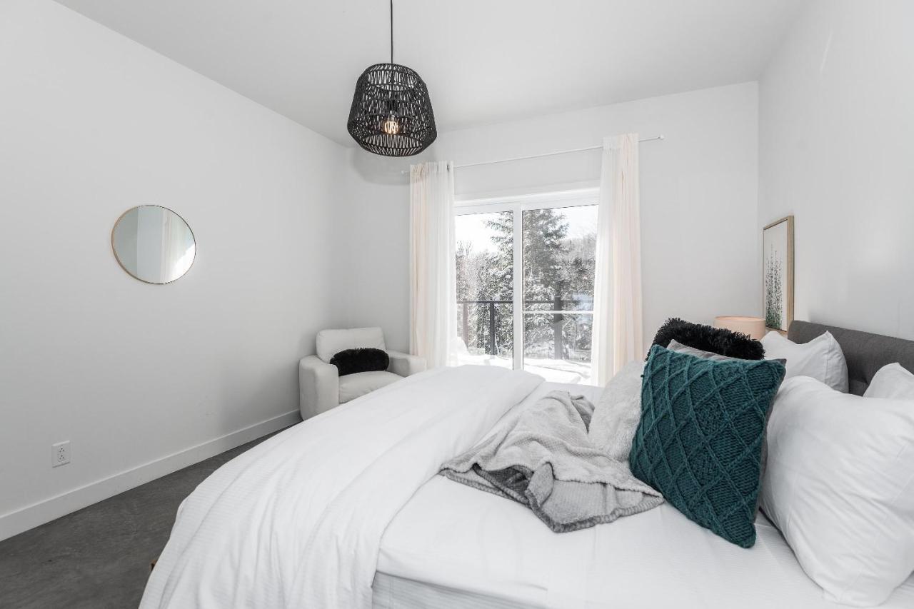 Luxurious Tremblant 4 Bdrs W Hot Tub B85 Chalet *