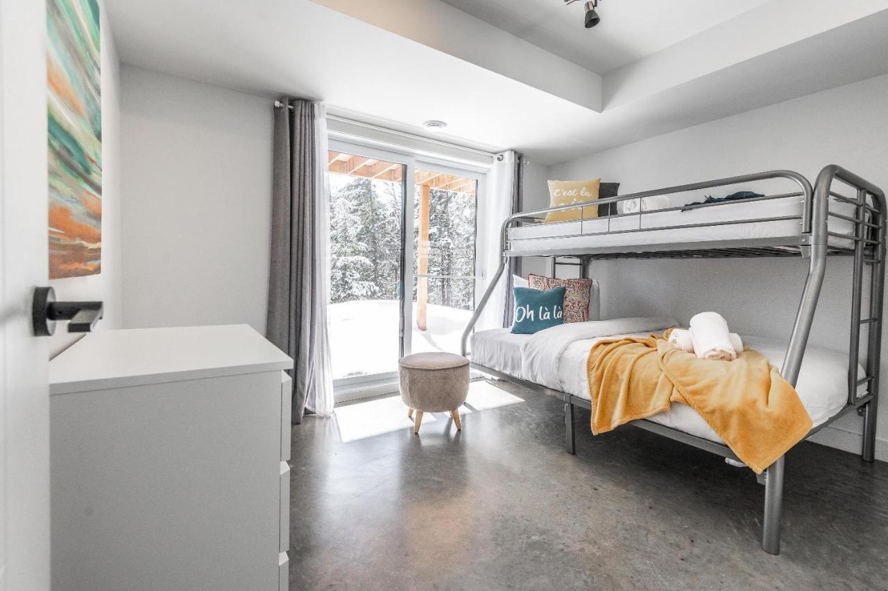 Luxurious Tremblant 4 Bdrs W Hot Tub B85