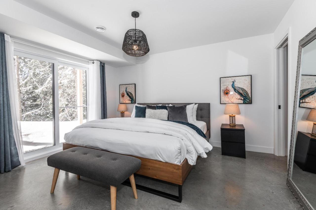Luxurious Tremblant 4 Bdrs W Hot Tub B85 Chalet
