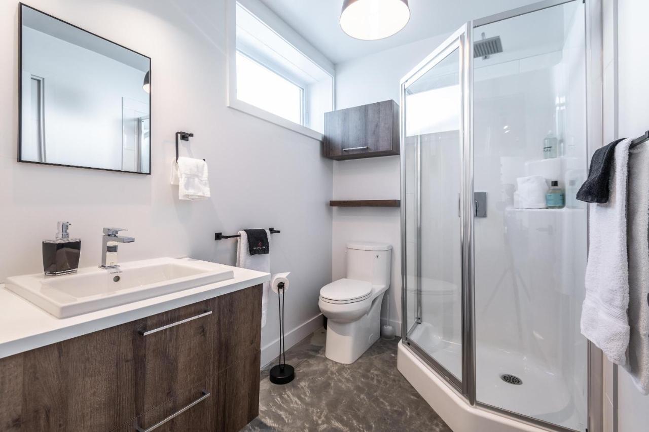Luxurious Tremblant 4 Bdrs W Hot Tub B85 Chalet