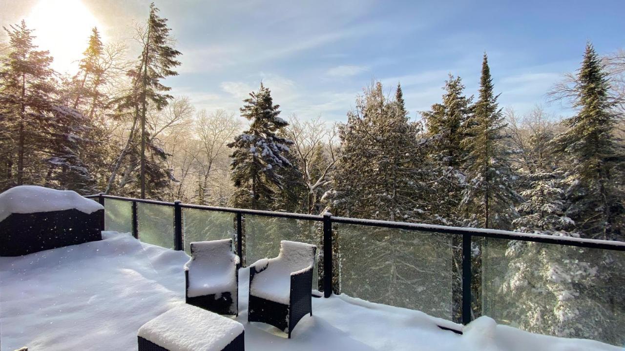 Luxurious Tremblant 4 Bdrs W Hot Tub B85 Chalet