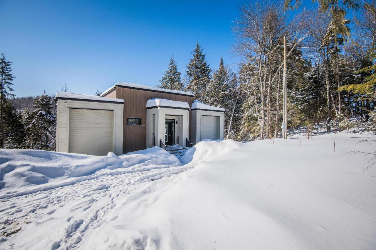 Luxurious Tremblant 4 Bdrs W Hot Tub B85 Chalet *