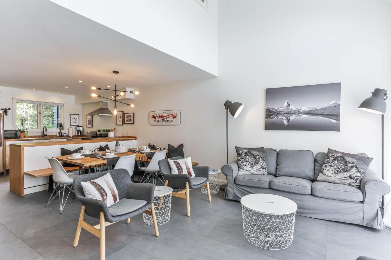 4 Storey Inout Mountain In Tremblant *