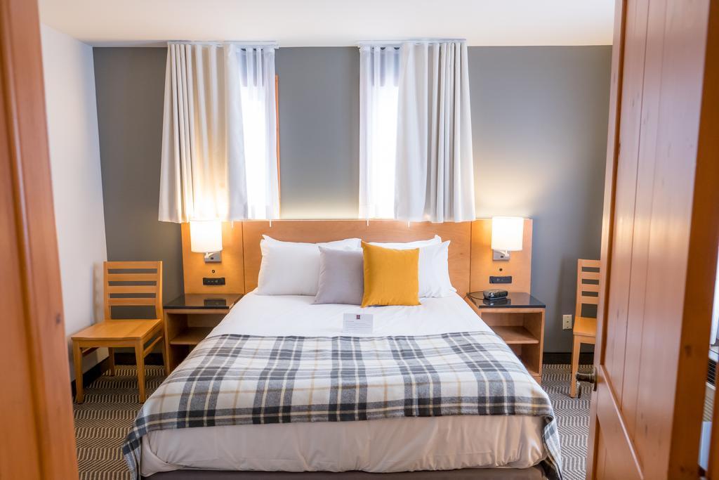 Hotel De La Montagne 3*