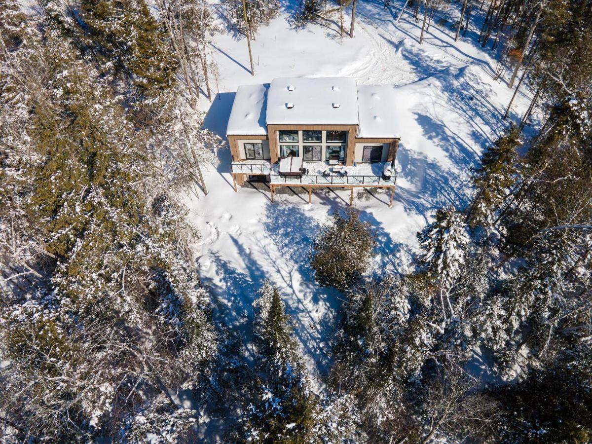 Luxurious Tremblant 4 Bdrs W Hot Tub B85 Chalet