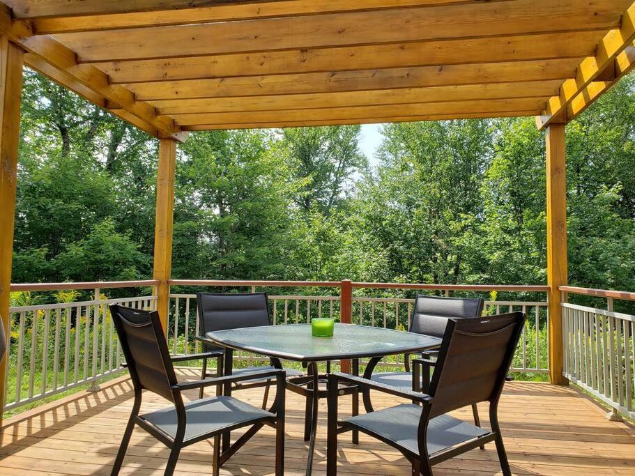 Apartment On Golf Near Bike Trail W/ 2 Bdrm 2 Bath Mont-Tremblant