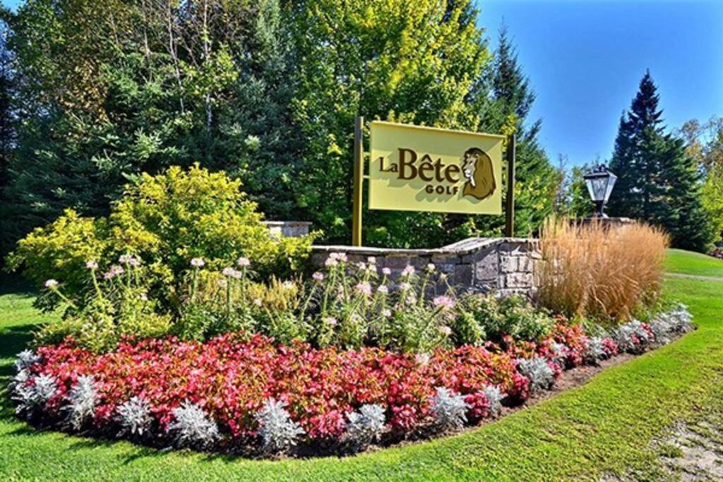 On Golf Near Bike Trail W/ 2 Bdrm 2 Bath * Mont-Tremblant