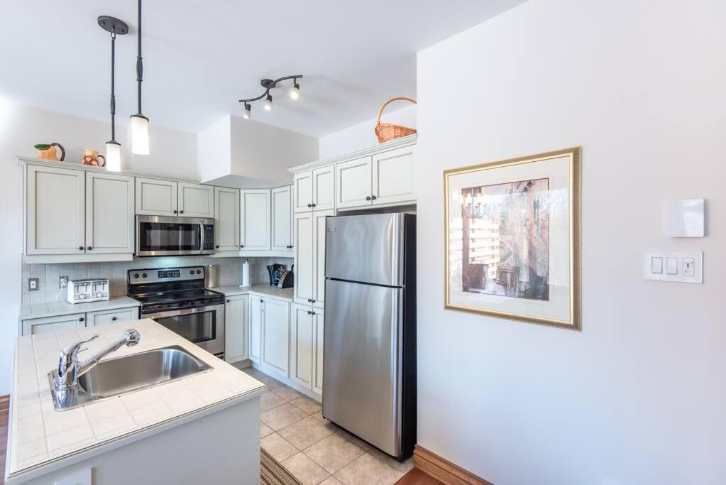 On Golf Near Bike Trail W/ 2 Bdrm 2 Bath Apartment *