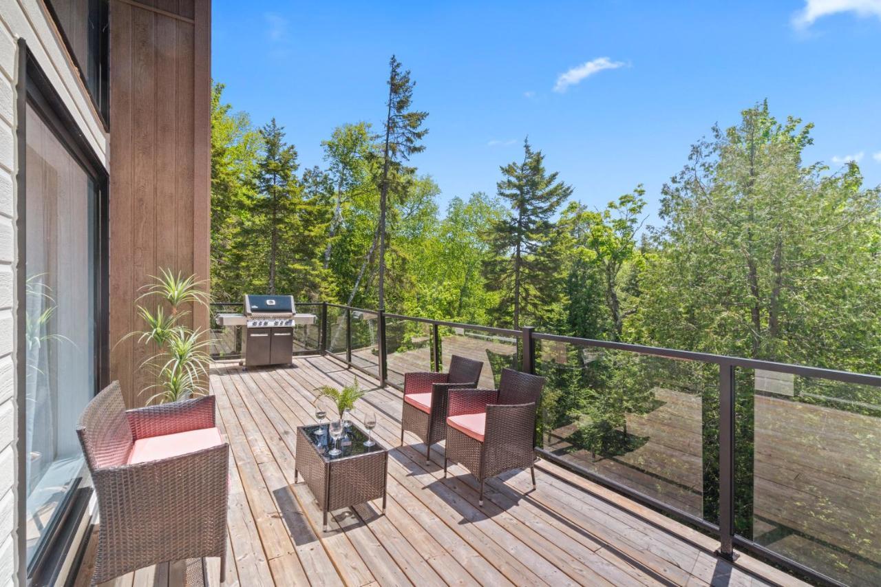 Luxurious Tremblant 4 Bdrs W Hot Tub B85 Chalet