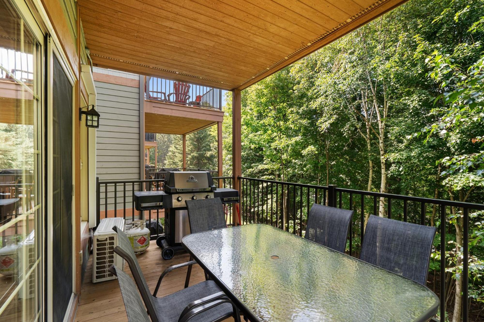Les Falaises Tremblant - Inout W2bdrs Holiday home