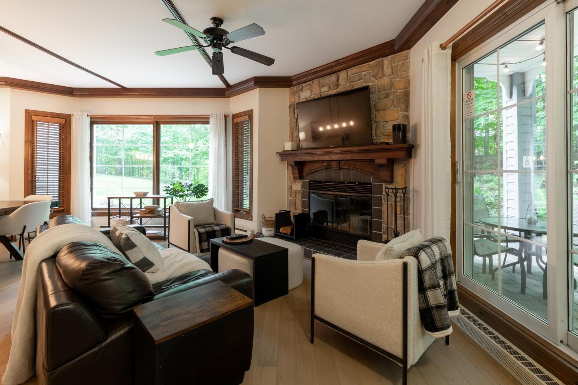 Walking Distance Tremblant - Kids Park - Golf Apartment *