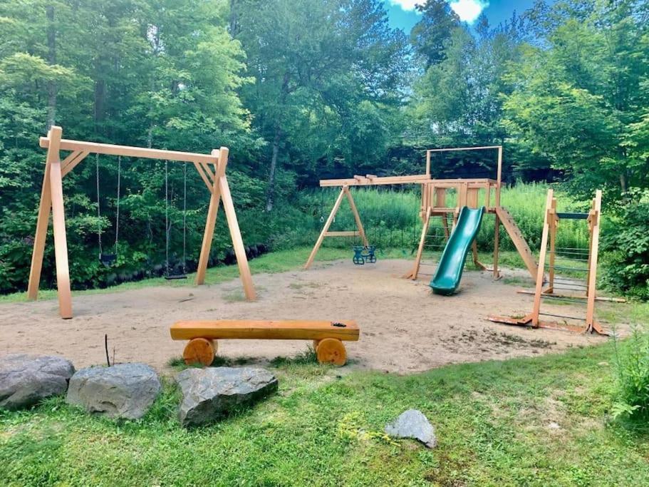 Walking Distance Tremblant - Kids Park - Golf Apartment *
