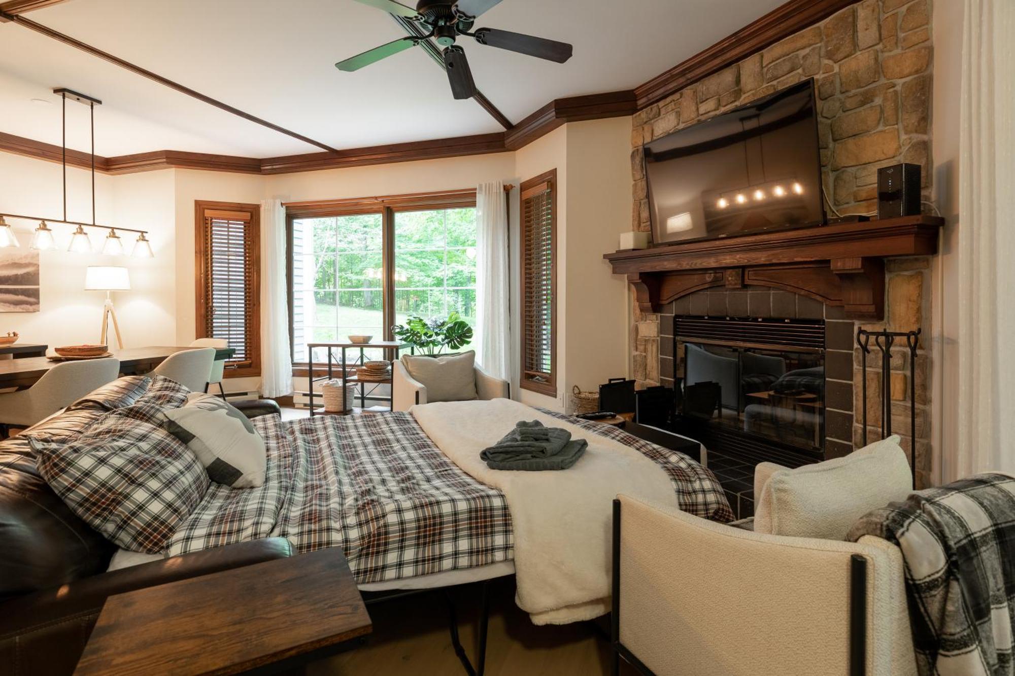 Walking Distance Tremblant - Kids Park - Golf Apartment