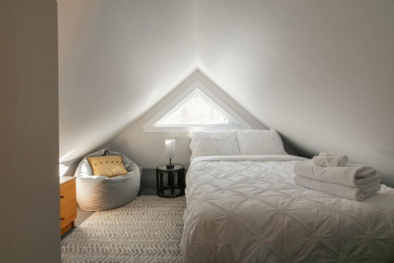 - Gondola 4 Min Walk -terrace Apartment Mont-Tremblant
