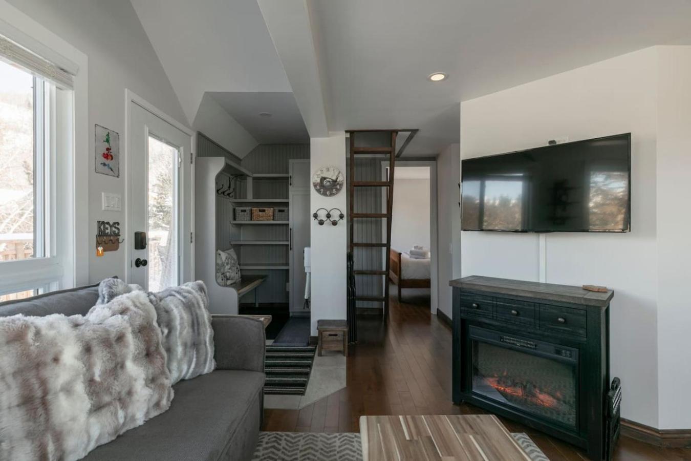 Apartment - Gondola 4 Min Walk -terrace Mont-Tremblant