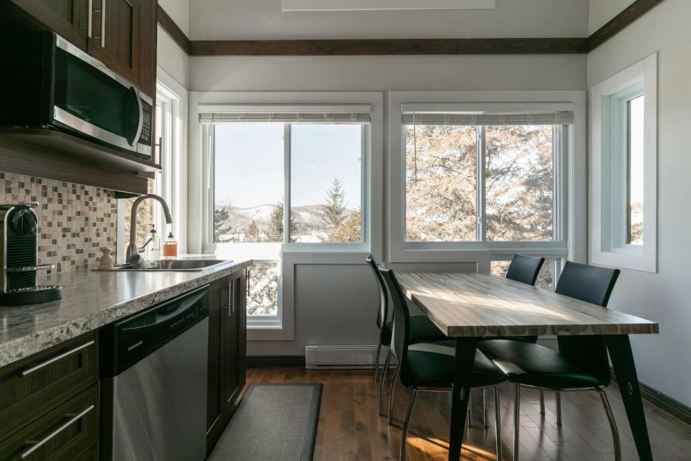 - Gondola 4 Min Walk -terrace Apartment Mont-Tremblant