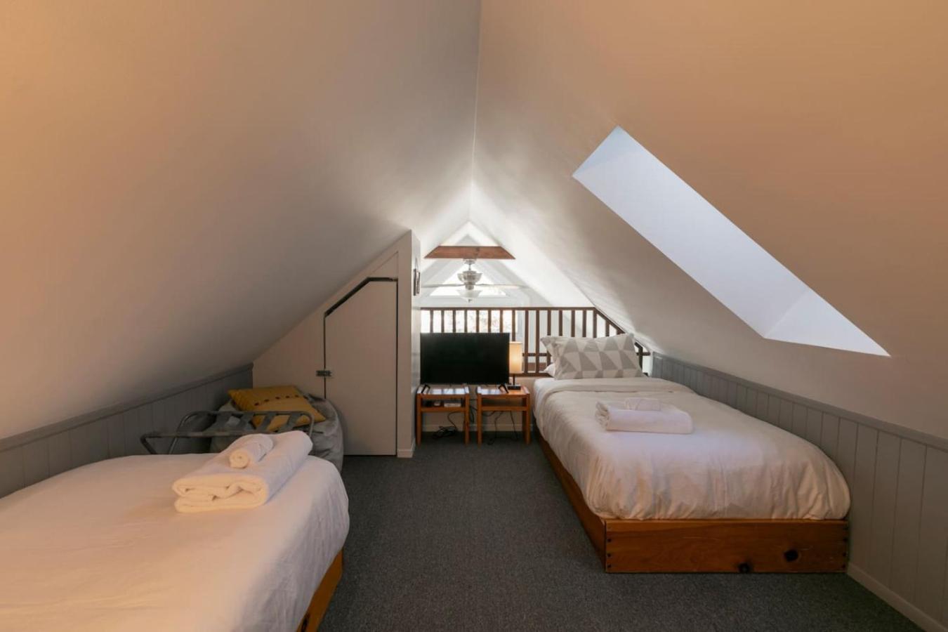 - Gondola 4 Min Walk -terrace Mont-Tremblant