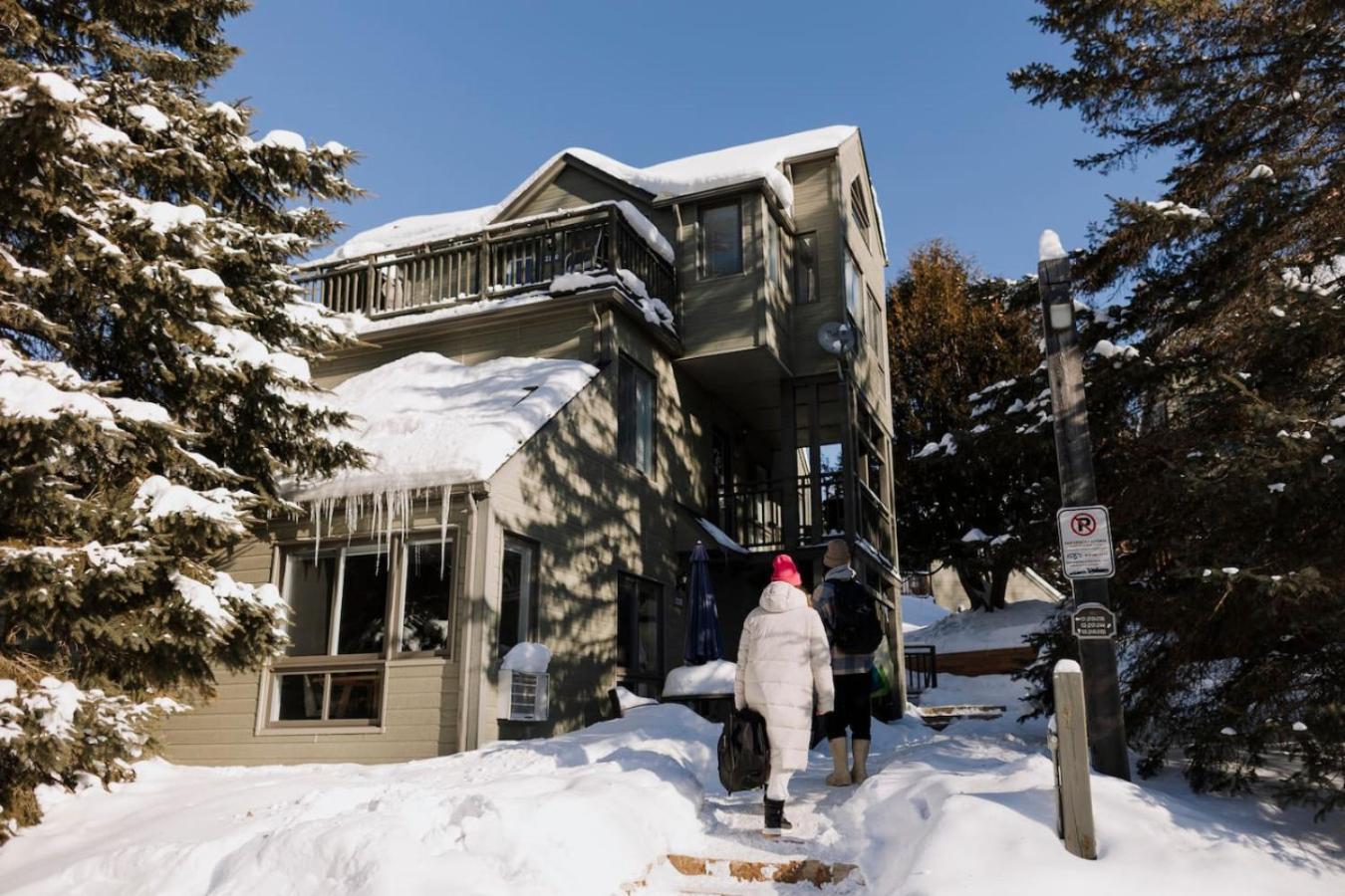 - Gondola 4 Min Walk -terrace