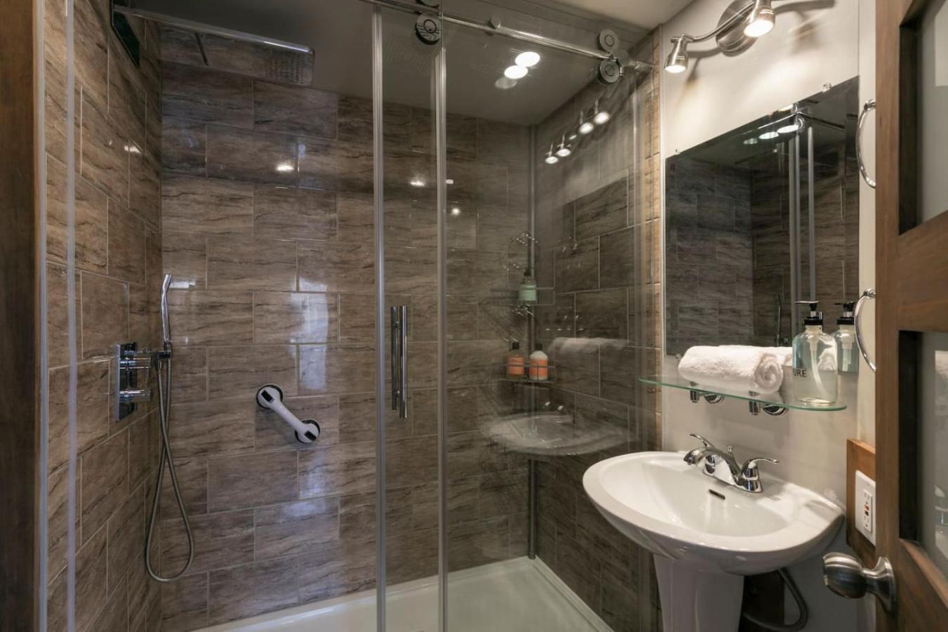 Apartment - Gondola 4 Min Walk -terrace Mont-Tremblant