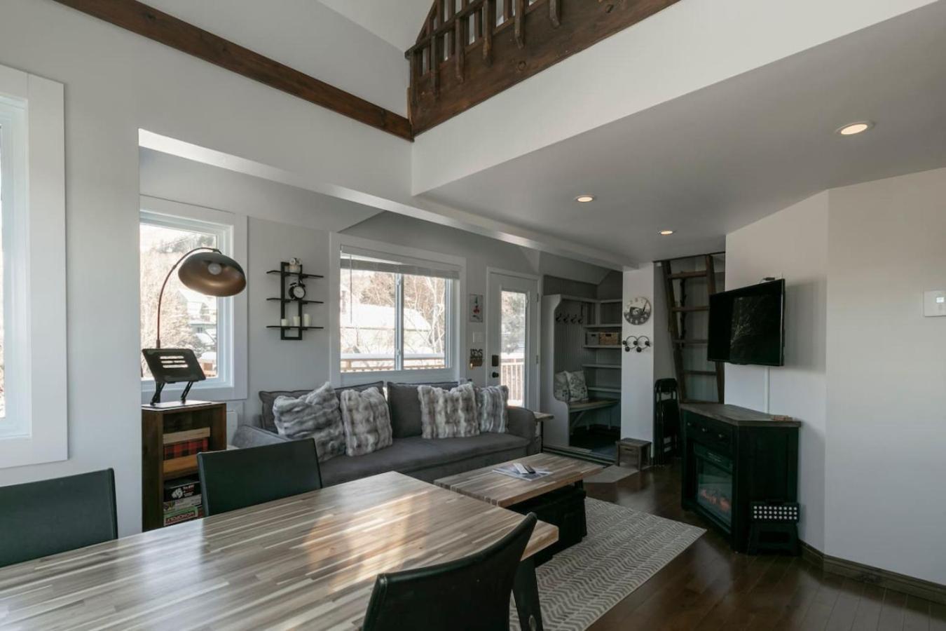 - Gondola 4 Min Walk -terrace * Mont-Tremblant