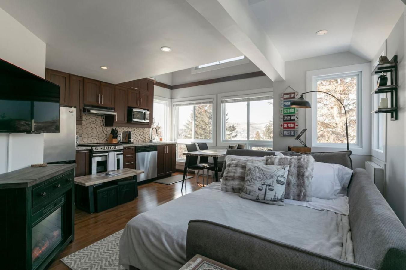 - Gondola 4 Min Walk -terrace Apartment Mont-Tremblant