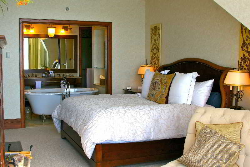 Quintessence Hotel